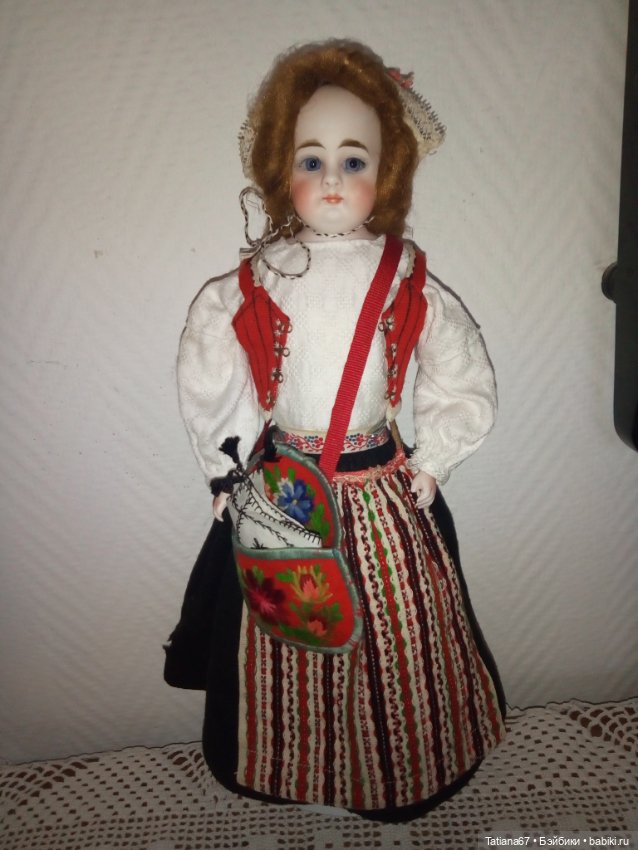 Помогите определить производителя антикварной куклы