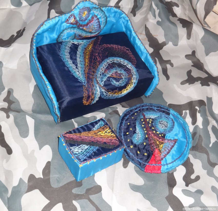 Кукольная мебель... диванчик, столик и коврик