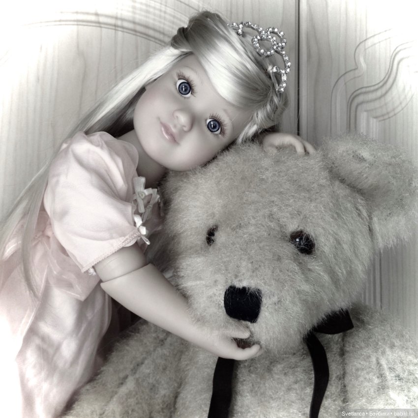 Лучшие друзья куколок... Медведи! Ч/б фото