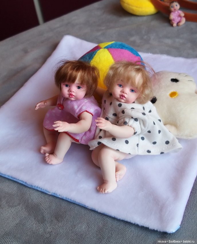 Маленькие куклы. Девчонки, девчонки