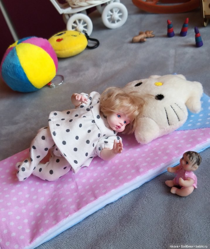 Маленькие куклы. Девчонки, девчонки