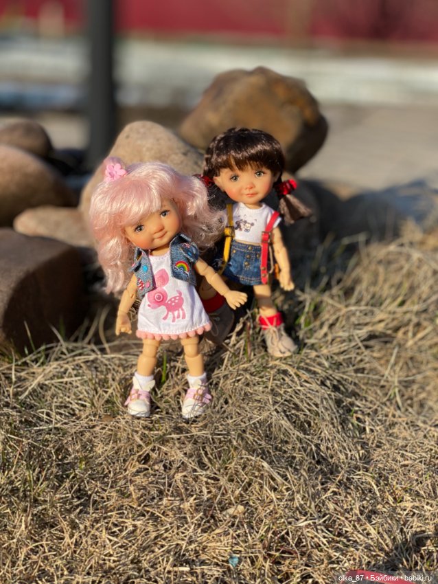 Патти и Кирра, девочки на прогулке