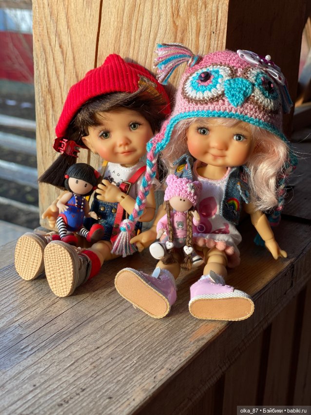 Патти и Кирра, девочки на прогулке