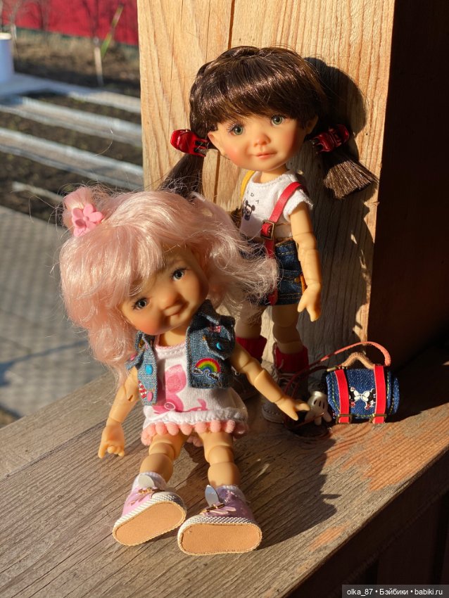 Патти и Кирра, девочки на прогулке