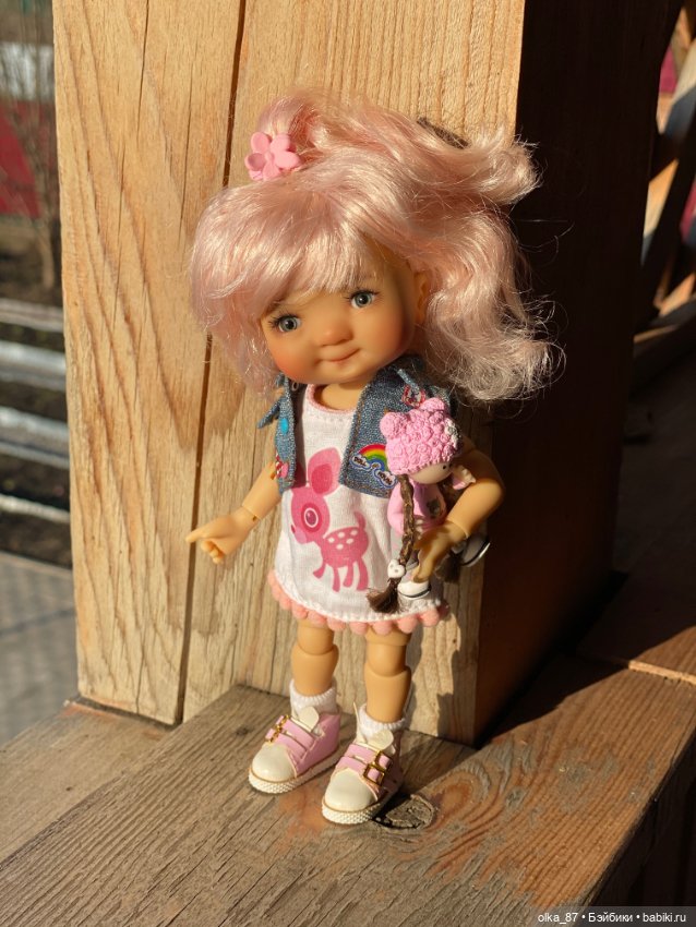 Патти и Кирра, девочки на прогулке