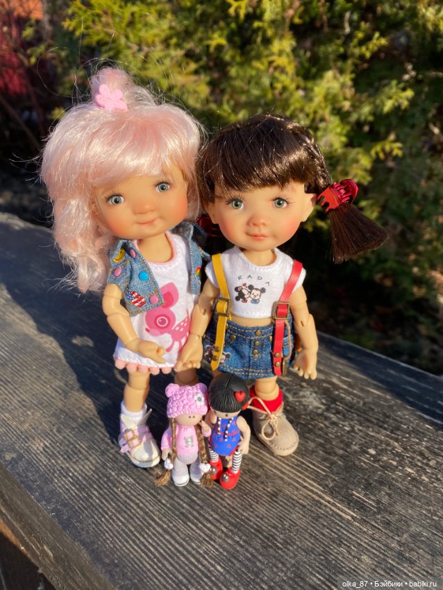 Патти и Кирра, девочки на прогулке