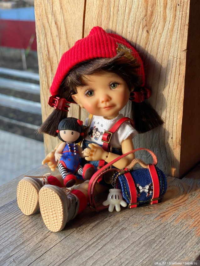 Патти и Кирра, девочки на прогулке