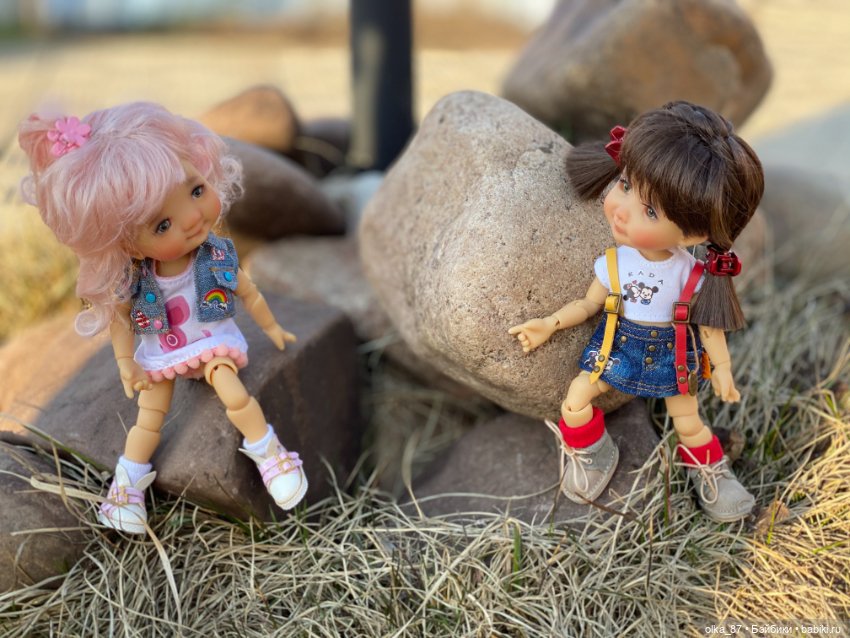 Патти и Кирра, девочки на прогулке