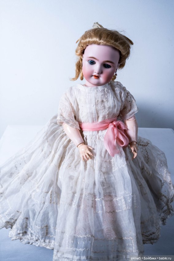 Из-за пандемии коронавируса отменена выставка антикварных кукол (фото 2)