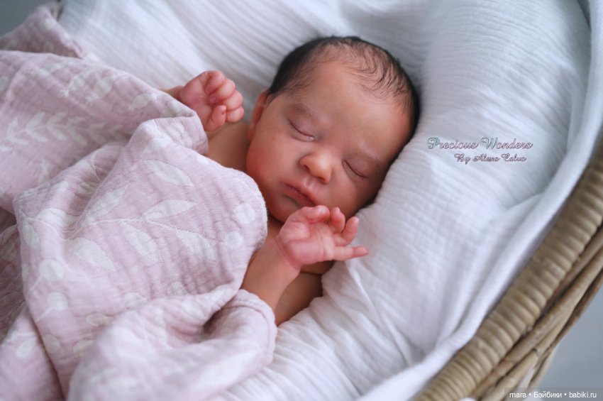 Mia скульптора Ирины Капланской, автор прототипа Alexa Calvo