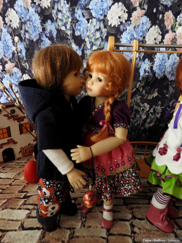 Куличей отведать гору и вагон яиц побить, Счастья, радости, здоровья, в Пасху радостным лишь быть