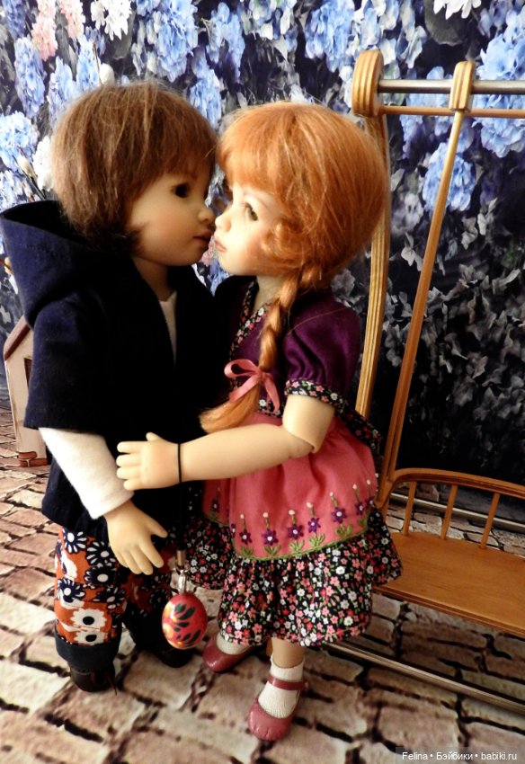 Куличей отведать гору и вагон яиц побить, Счастья, радости, здоровья, в Пасху радостным лишь быть