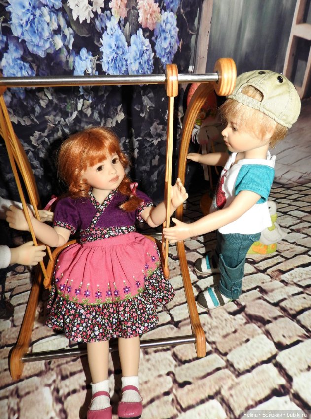 Куличей отведать гору и вагон яиц побить, Счастья, радости, здоровья, в Пасху радостным лишь быть