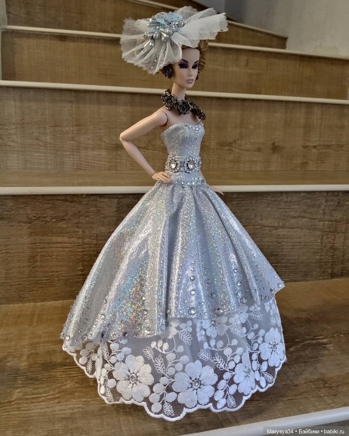 Дания Зарр в образе герцогини