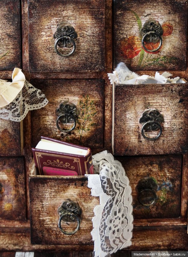 Старинный комод — Мебель для кукол и домиков: фото
