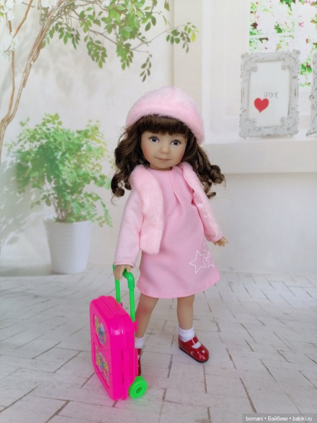 Красная шапочка из семейства Heartstring Dolls (фото 4)