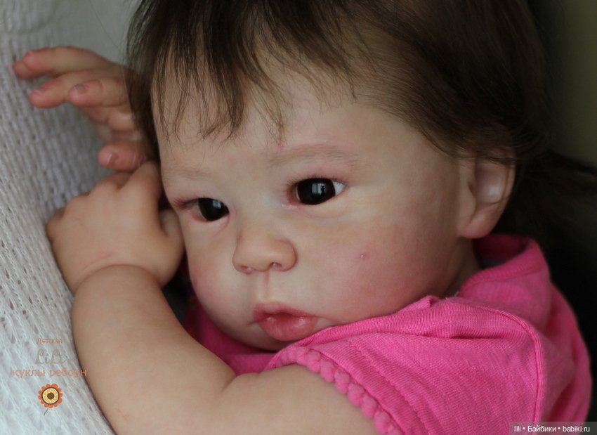 Малышка азиаточка Вай Линг