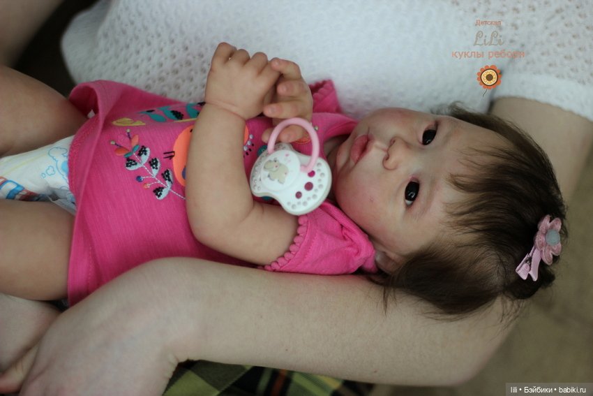 Малышка азиаточка Вай Линг