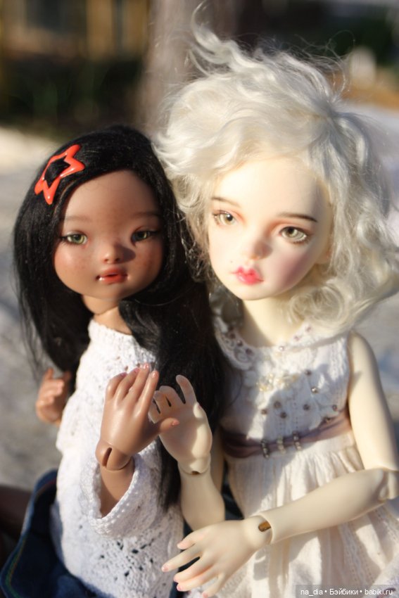 Весна, жара, цветочки. Софи и Лео на даче