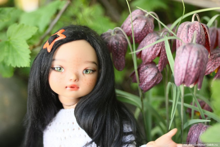 Весна, жара, цветочки. Софи и Лео на даче