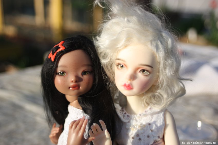 Весна, жара, цветочки. Софи и Лео на даче