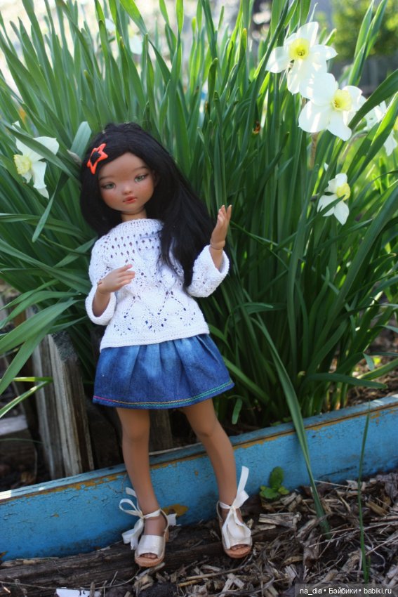 Весна, жара, цветочки. Софи и Лео на даче