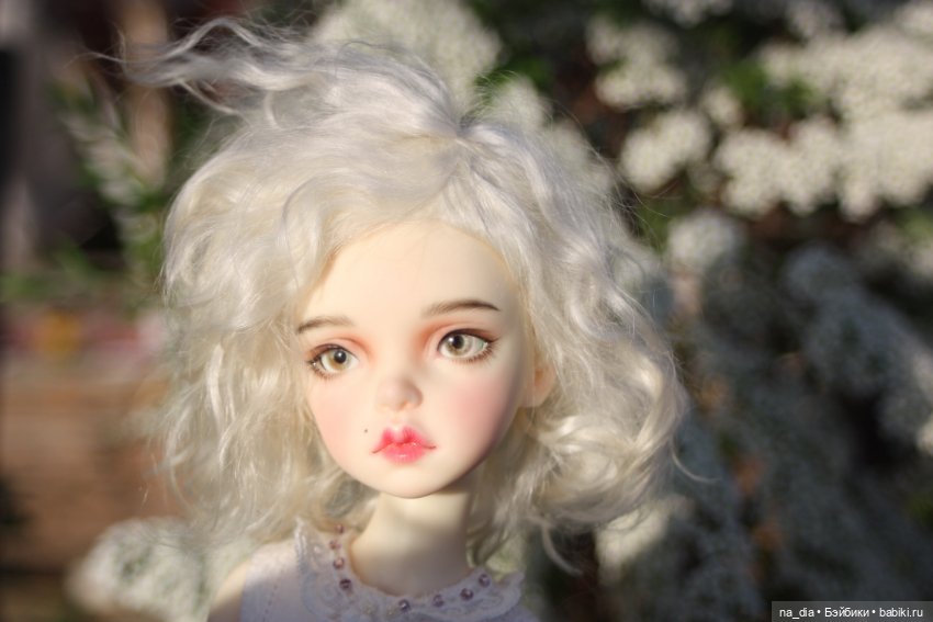 Весна, жара, цветочки. Софи и Лео на даче