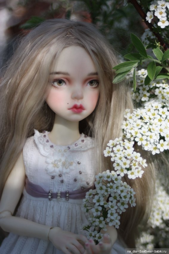 Весна, жара, цветочки. Софи и Лео на даче