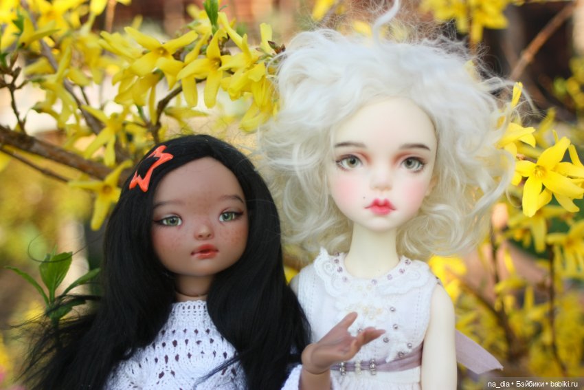 Весна, жара, цветочки. Софи и Лео на даче