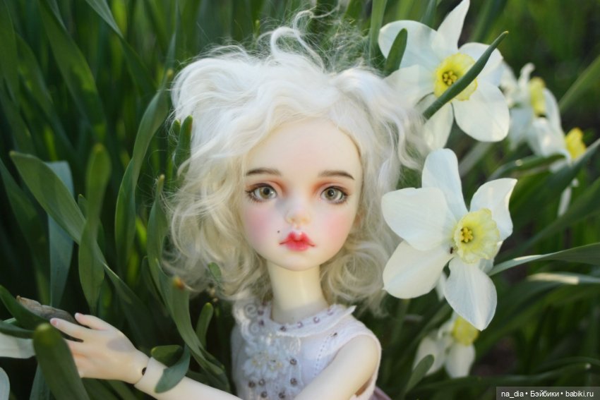 Весна, жара, цветочки. Софи и Лео на даче