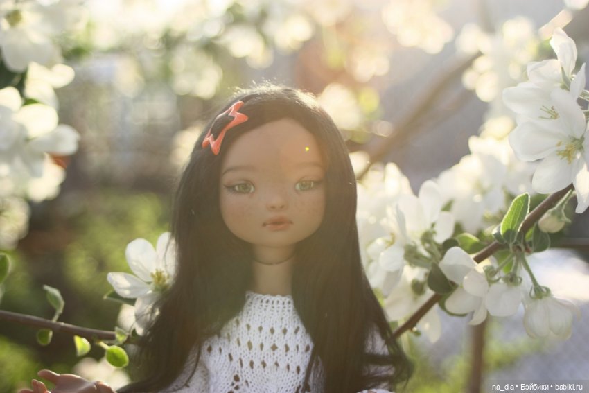 Весна, жара, цветочки. Софи и Лео на даче