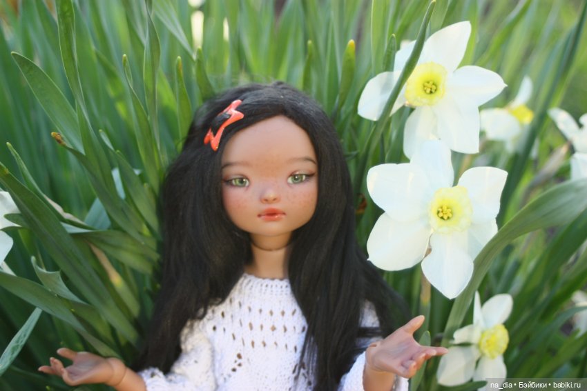 Весна, жара, цветочки. Софи и Лео на даче