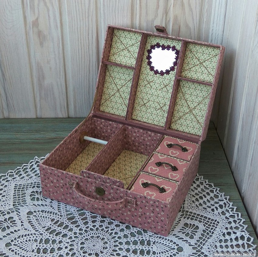 Домик - чемоданчик для кукол-малышек