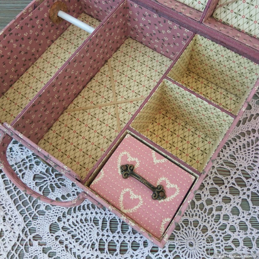 Домик - чемоданчик для кукол-малышек (фото 6)