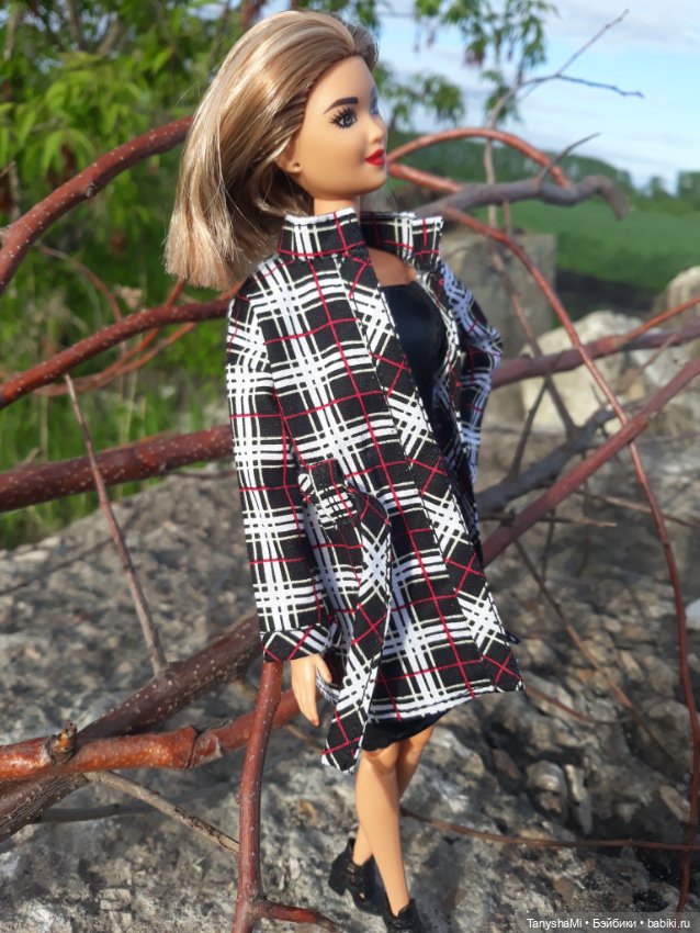 Черно-бело-серый гардероб для Барби