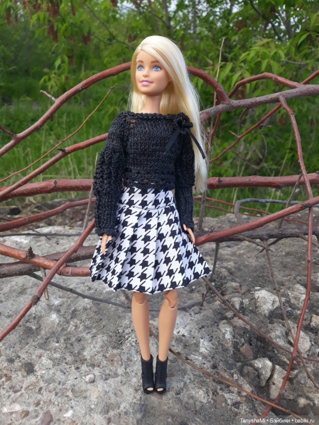 Черно-бело-серый гардероб для Барби
