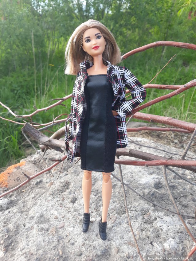 Черно-бело-серый гардероб для Барби