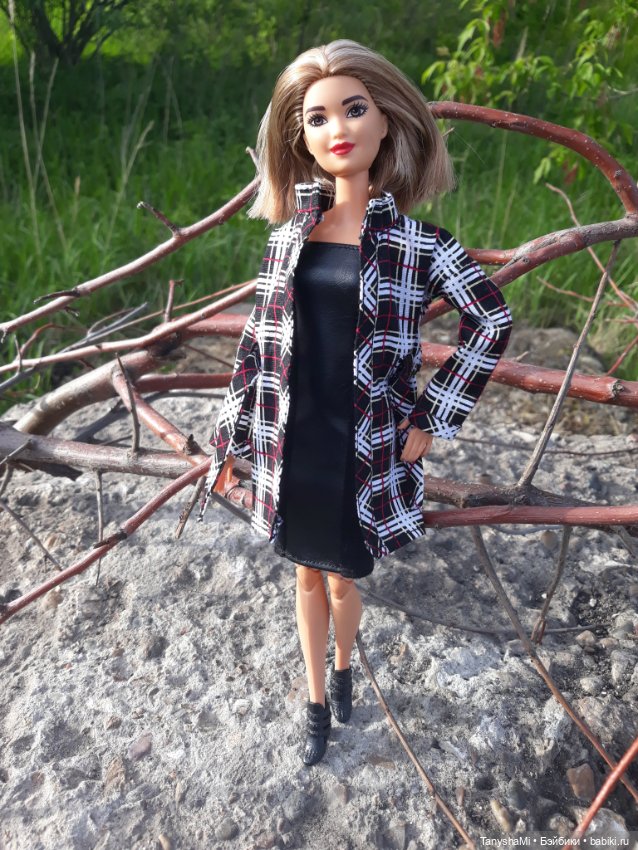 Черно-бело-серый гардероб для Барби (фото 10)