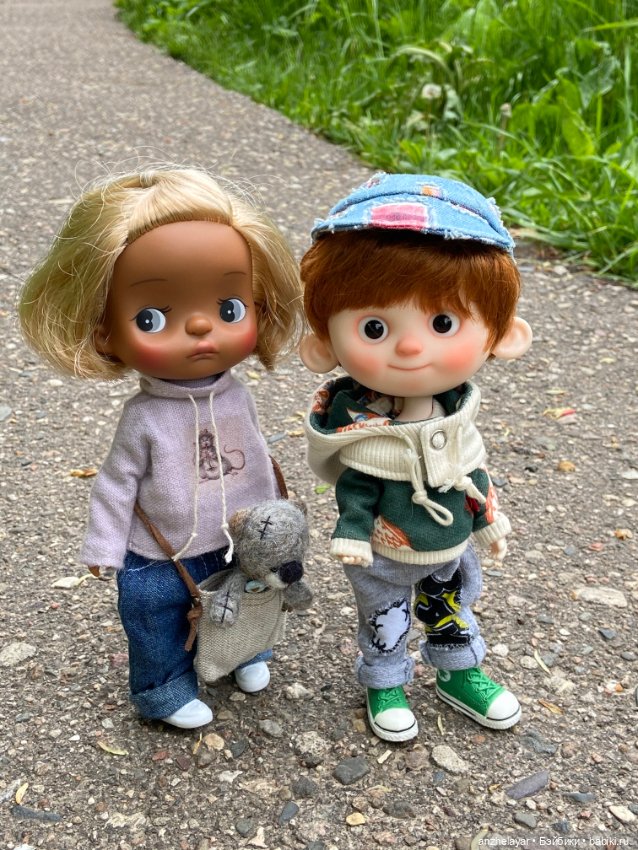 Люк и Лу на прогулке — Азиатские виниловые куклы (разное): Китай