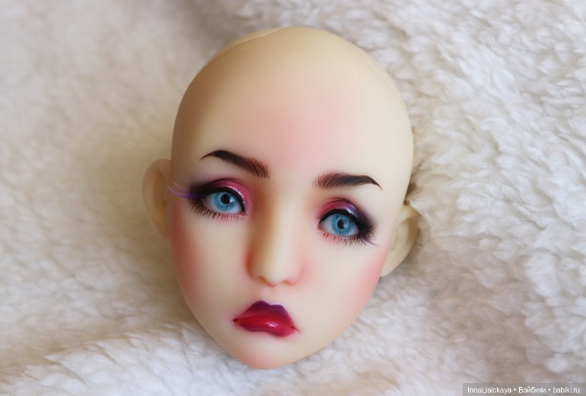 Серьезная и загадочная Манон