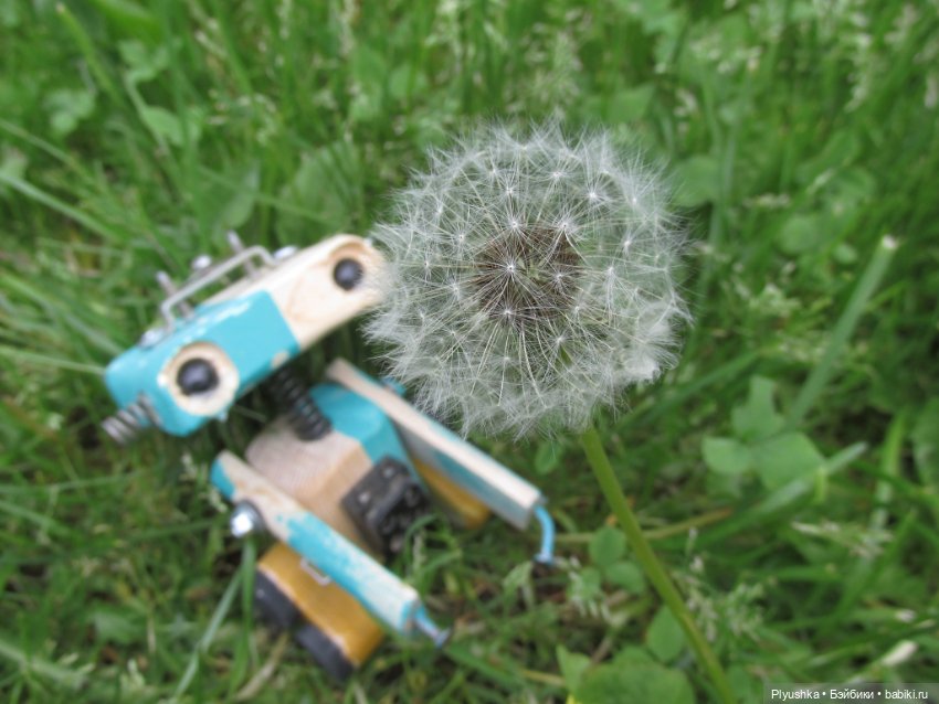 Роботы на природе — Авторские игрушки из разных материалов: синельная проволока (фото 2)