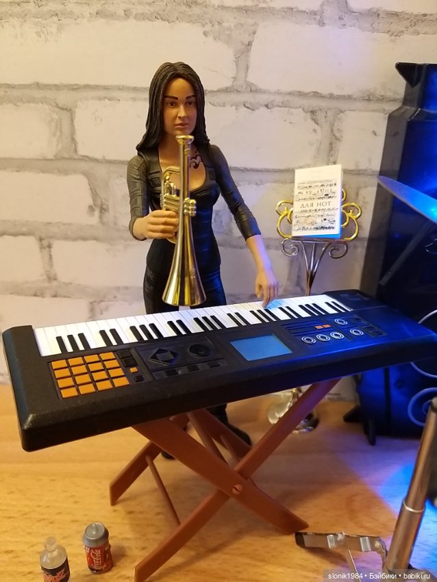 Рок-группа на кухонном столе