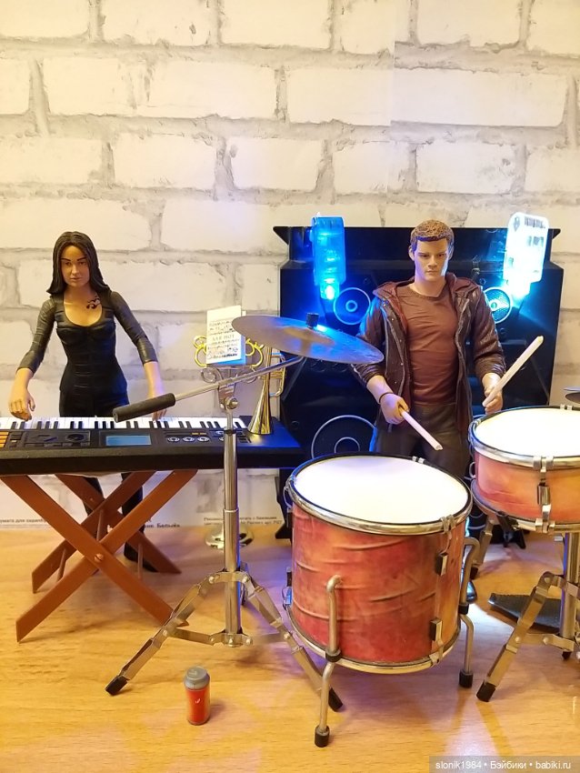 Рок-группа на кухонном столе (фото 7)