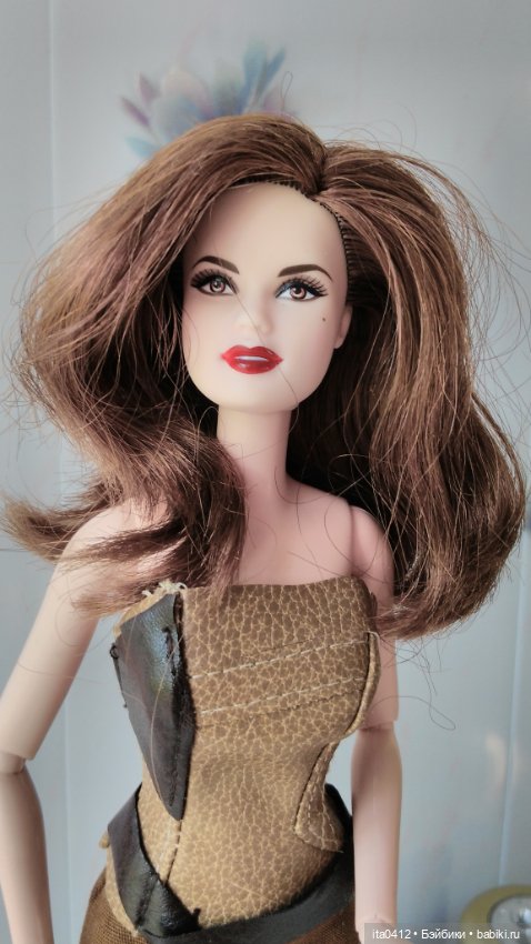 Барби Миссис Чтотут из «Излома времени» и гибриды на её теле