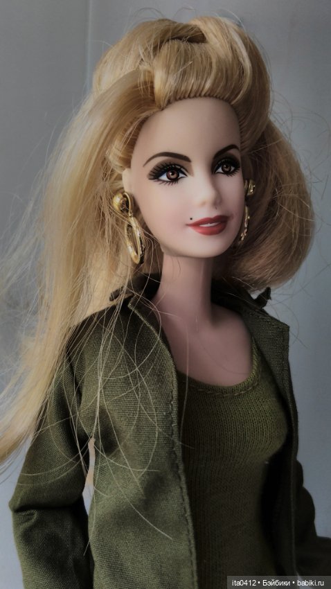 Барби Миссис Чтотут из «Излома времени» и гибриды на её теле