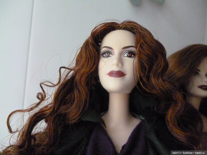 Барби Миссис Чтотут из «Излома времени» и гибриды на её теле