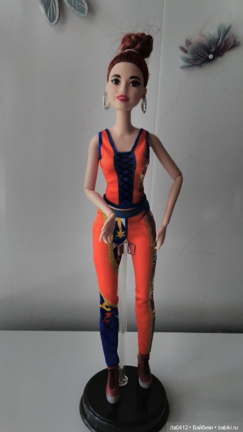 Барби Миссис Чтотут из «Излома времени» и гибриды на её теле