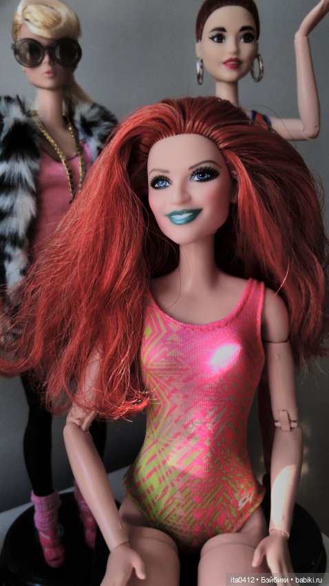 Барби Миссис Чтотут из «Излома времени» и гибриды на её теле