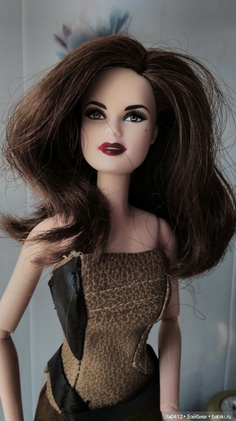 Барби Миссис Чтотут из «Излома времени» и гибриды на её теле