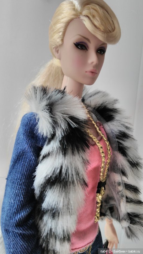 Барби Миссис Чтотут из «Излома времени» и гибриды на её теле